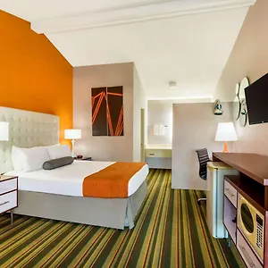 Howard Johnson By Wyndham Airport/downtown Area Hotel