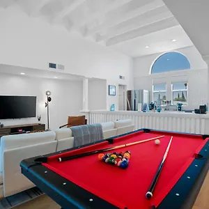  Holiday home Chic Uptown - Pool Table & Perfect Location